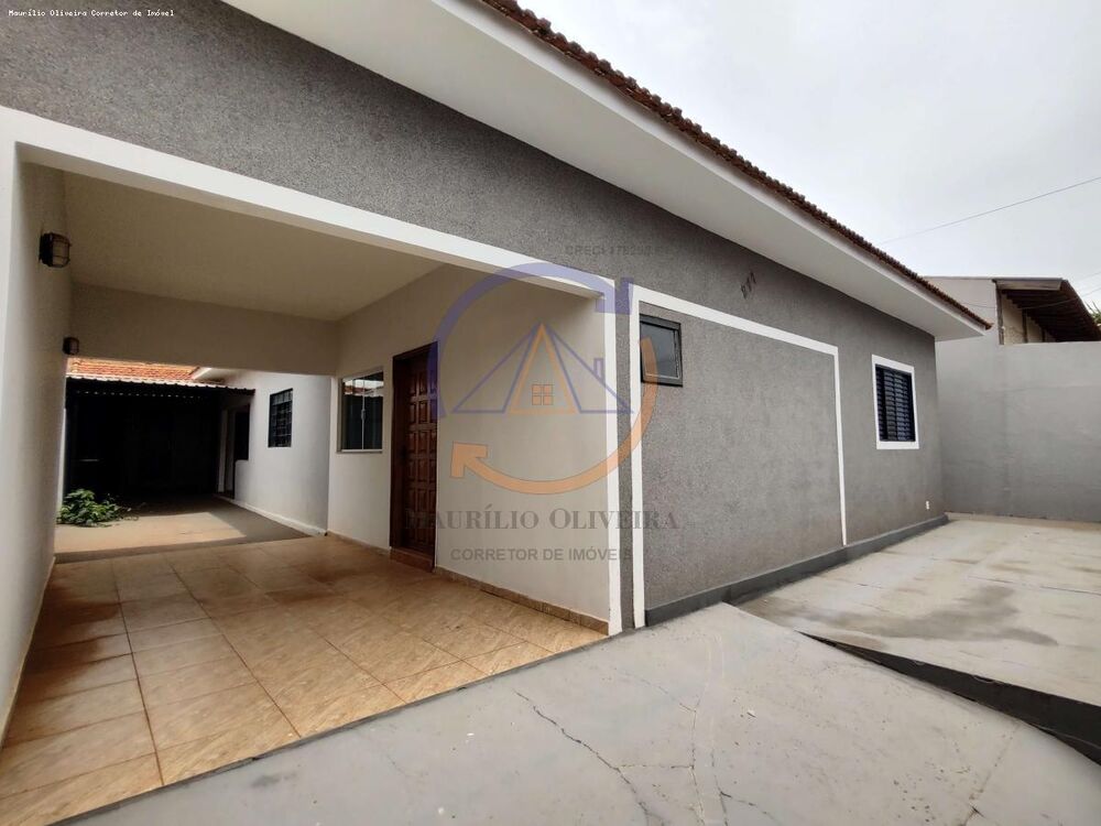 Casa à venda com 3 quartos, 288m² - Foto 1