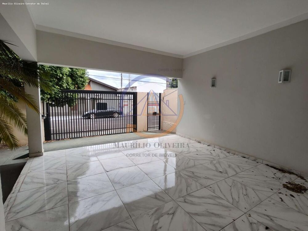 Casa à venda com 3 quartos, 298m² - Foto 2