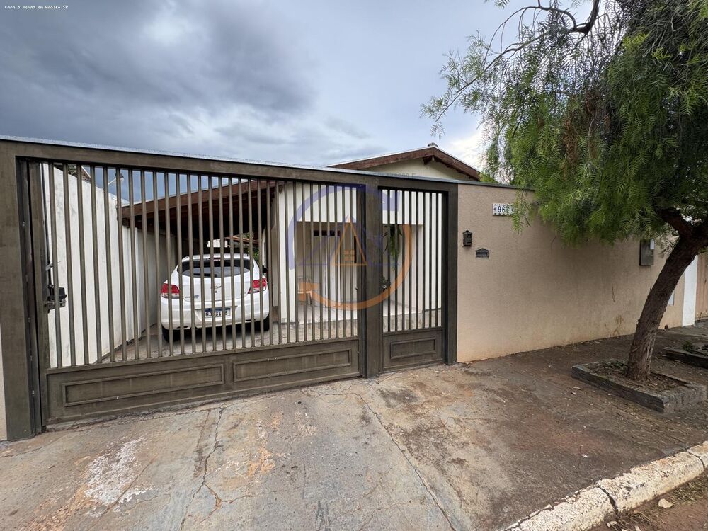 Casa à venda com 3 quartos, 390m² - Foto 1