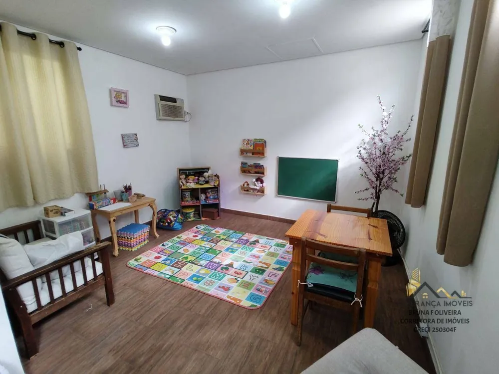 Casa, 3 quartos, 250 m² - Foto 11
