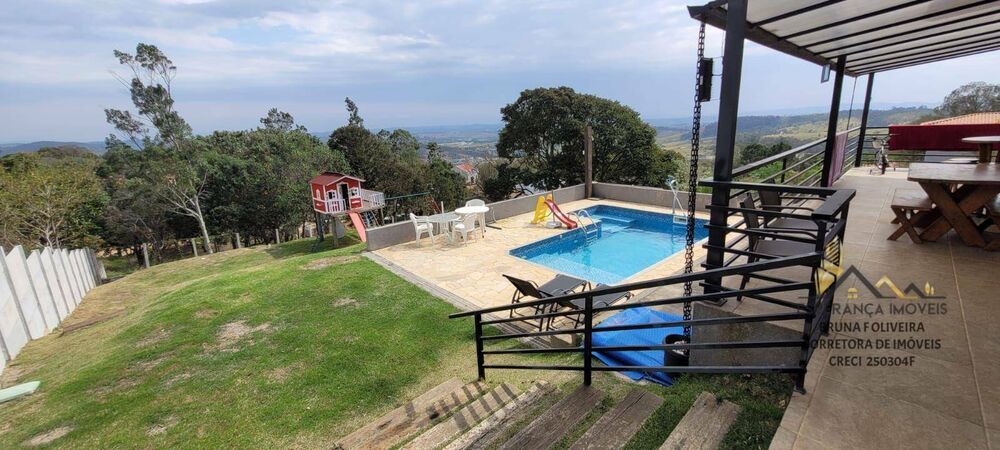 Chácara à venda com 3 quartos, 178m² - Foto 1