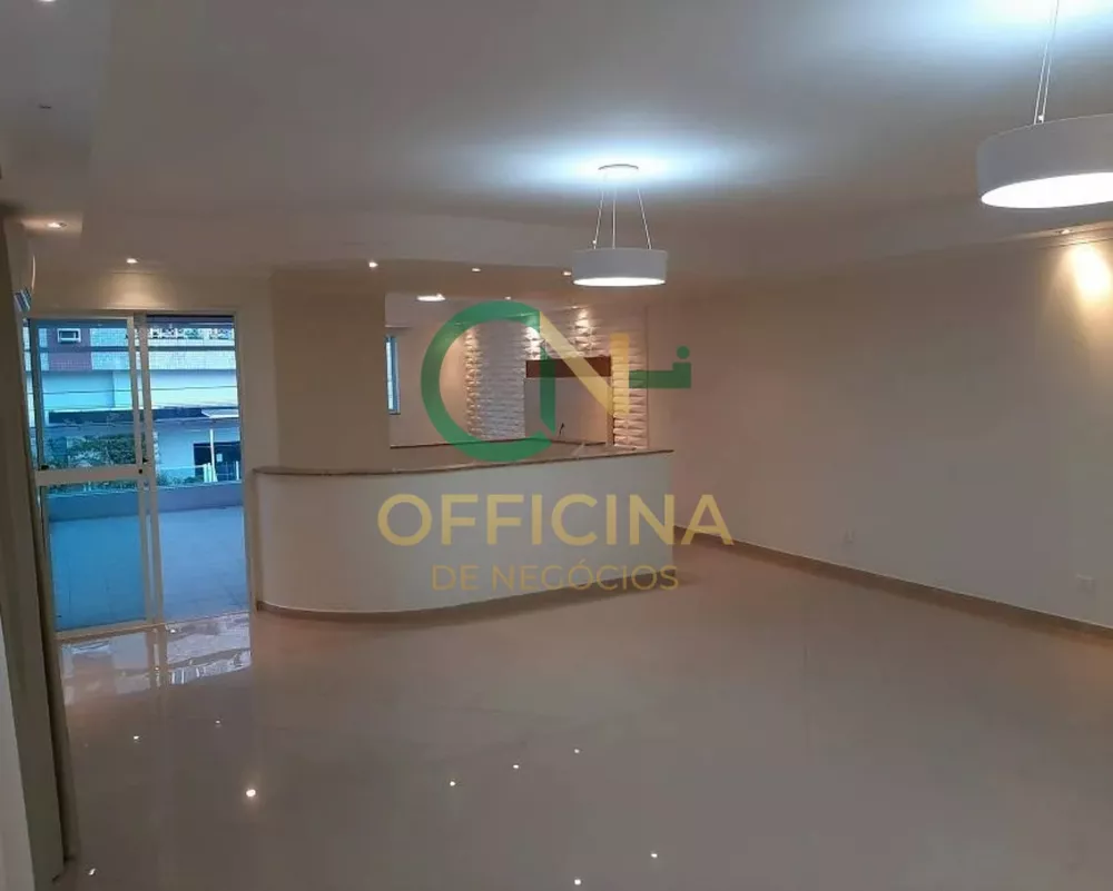 Casa à venda com 3 quartos, 236m² - Foto 2