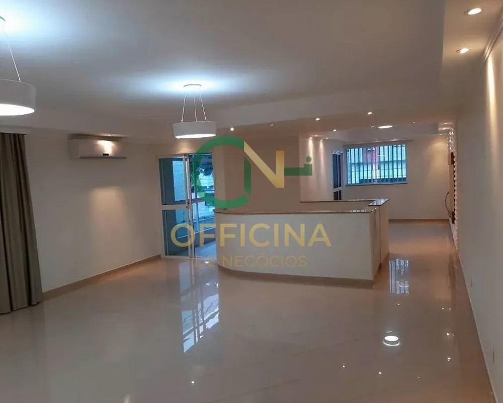 Casa à venda com 3 quartos, 236m² - Foto 1