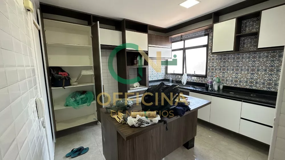 Apartamento à venda com 3 quartos, 158m² - Foto 4