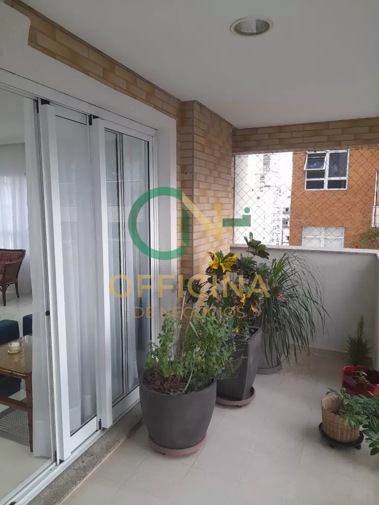 Apartamento à venda com 3 quartos, 144m² - Foto 3