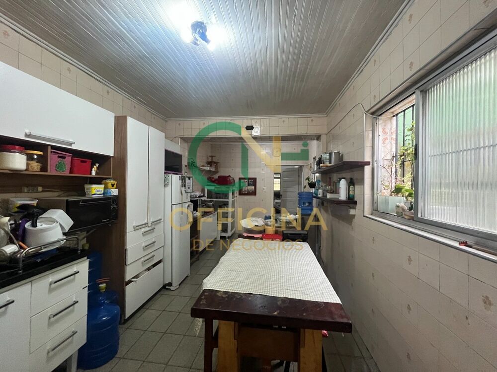 Casa à venda com 5 quartos, 240m² - Foto 3