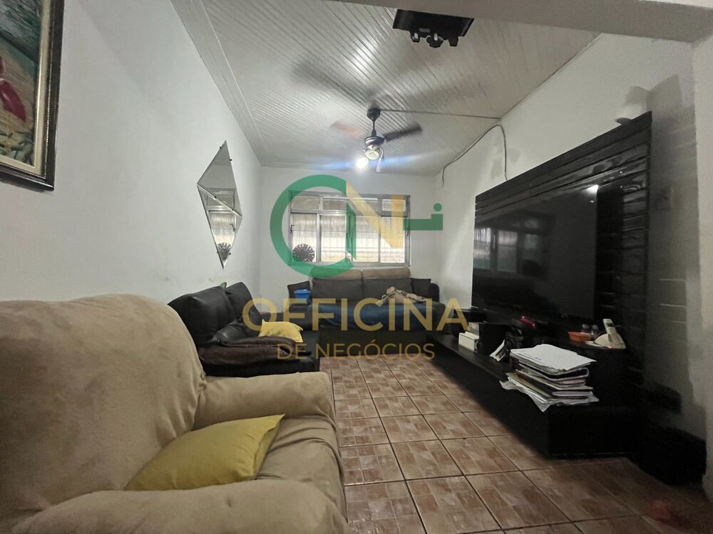 Casa à venda com 5 quartos, 240m² - Foto 2