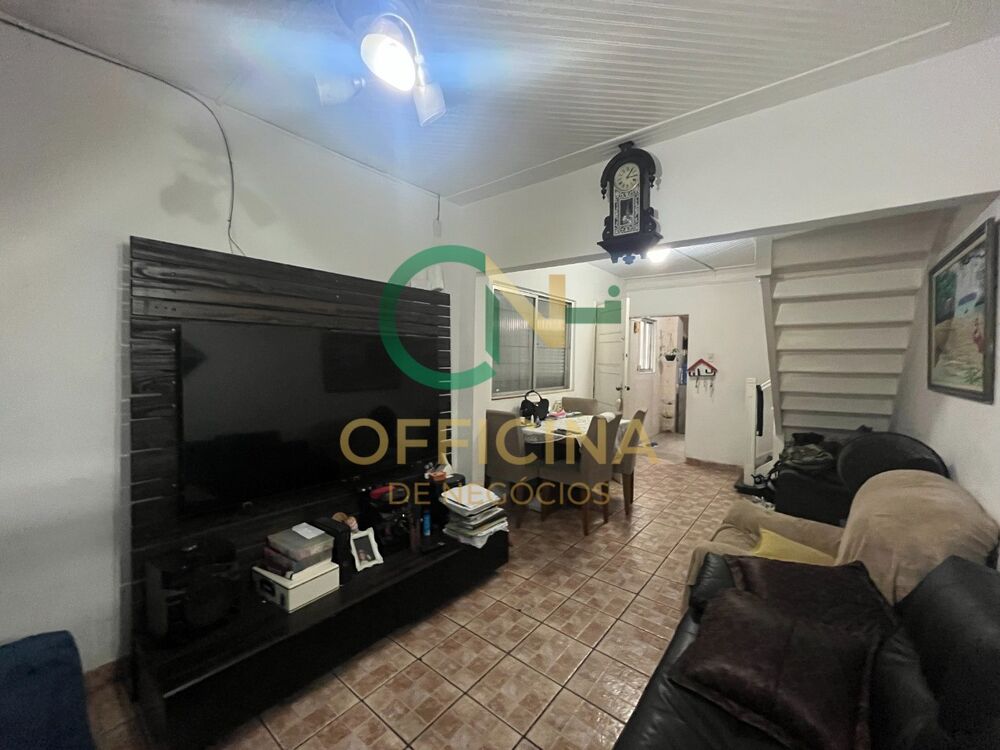 Casa à venda com 5 quartos, 240m² - Foto 1