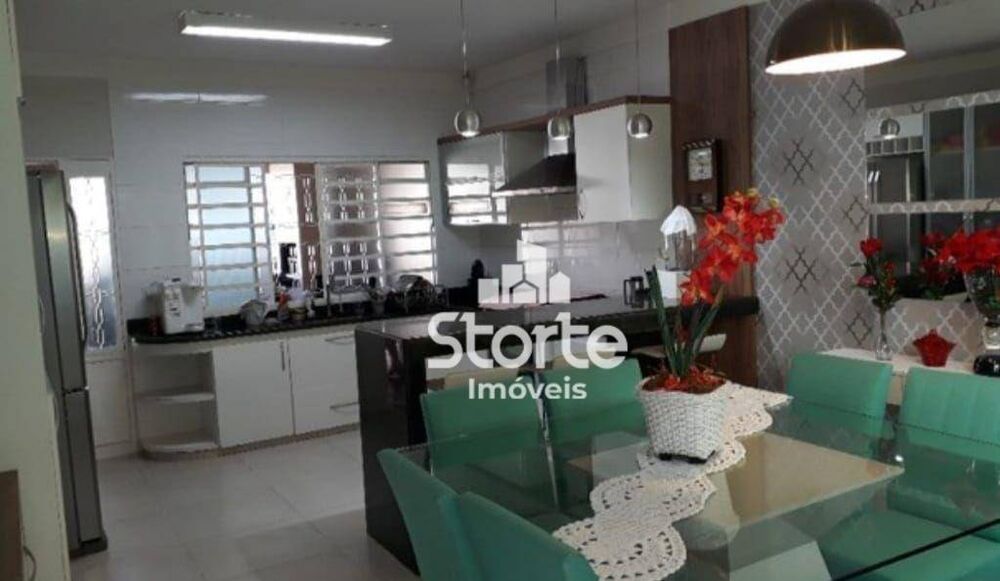 Casa, 3 quartos, 350 m² - Foto 1