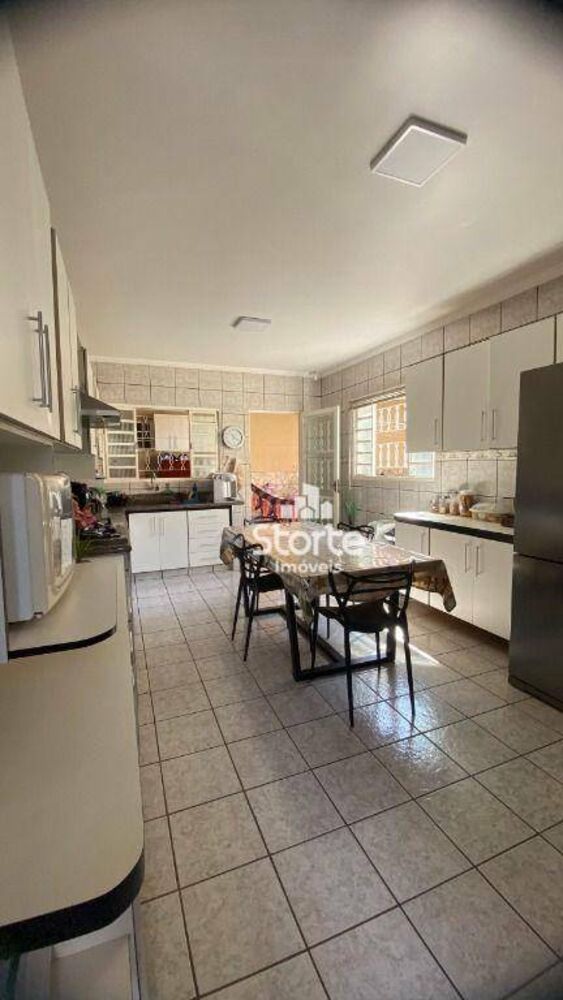 Casa, 3 quartos, 175 m² - Foto 1