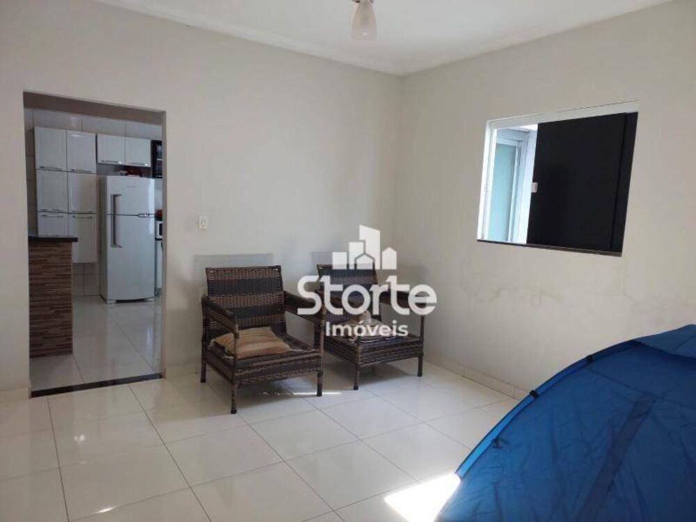 Casa, 4 quartos, 225 m² - Foto 1