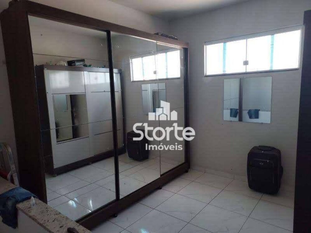 Casa, 4 quartos, 225 m² - Foto 2