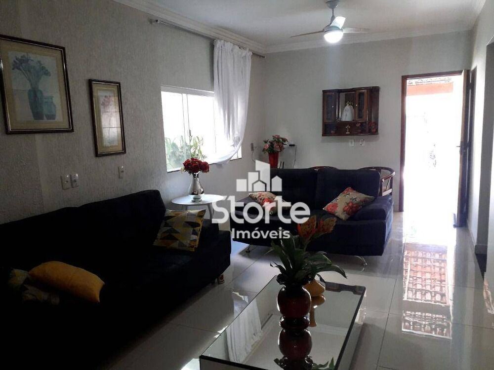 Casa, 3 quartos, 200 m² - Foto 1