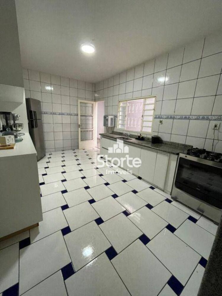 Casa, 3 quartos, 161 m² - Foto 1