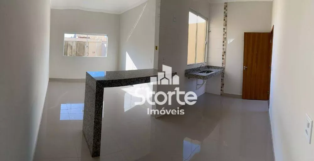 Casa à venda com 2 quartos, 60m² - Foto 1