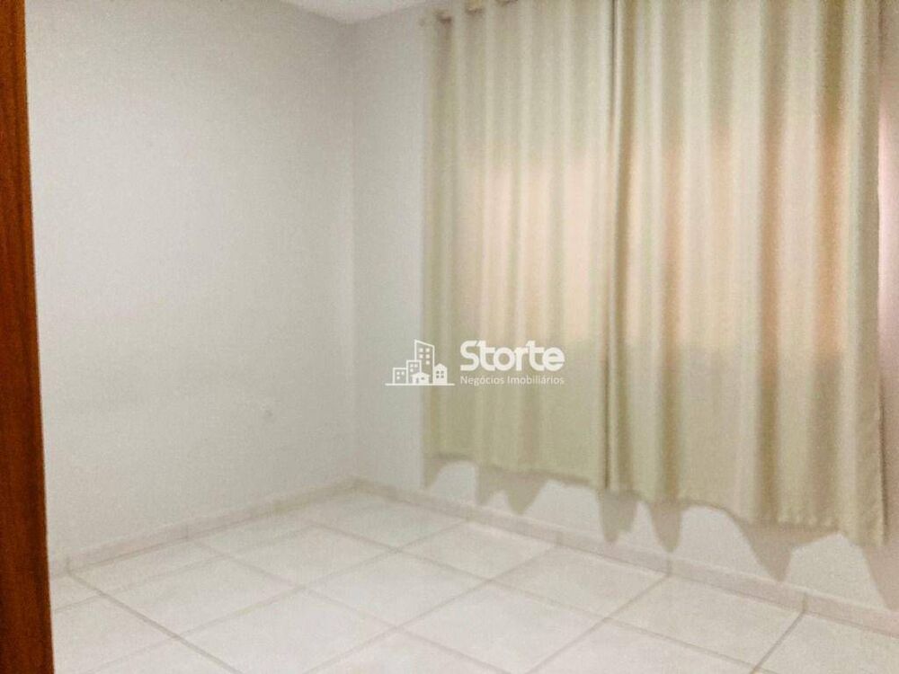 Casa à venda com 2 quartos, 66m² - Foto 3