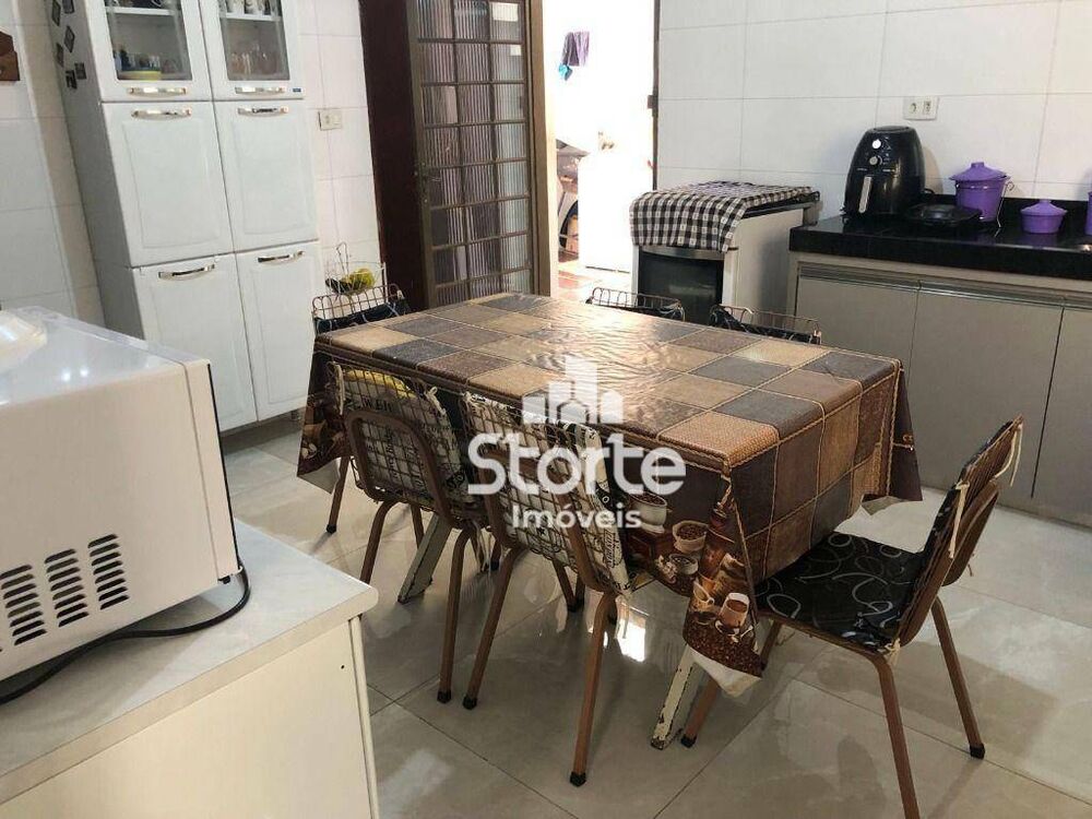 Casa, 4 quartos, 160 m² - Foto 1