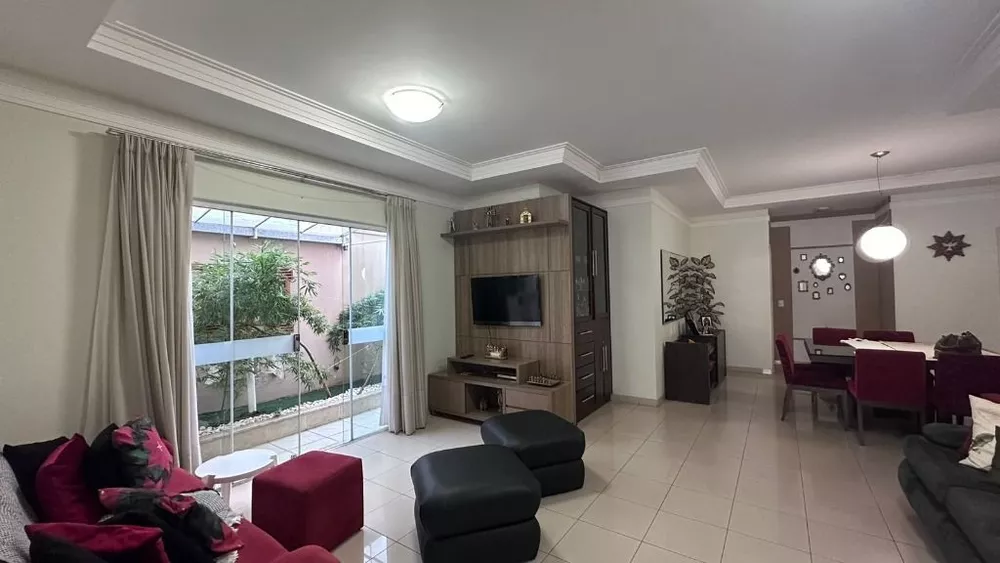 Casa à venda com 4 quartos, 225m² - Foto 3