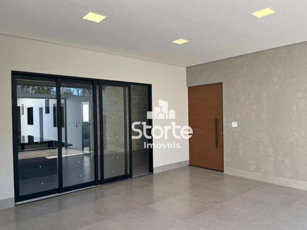 Casa à venda com 3 quartos, 210m² - Foto 4