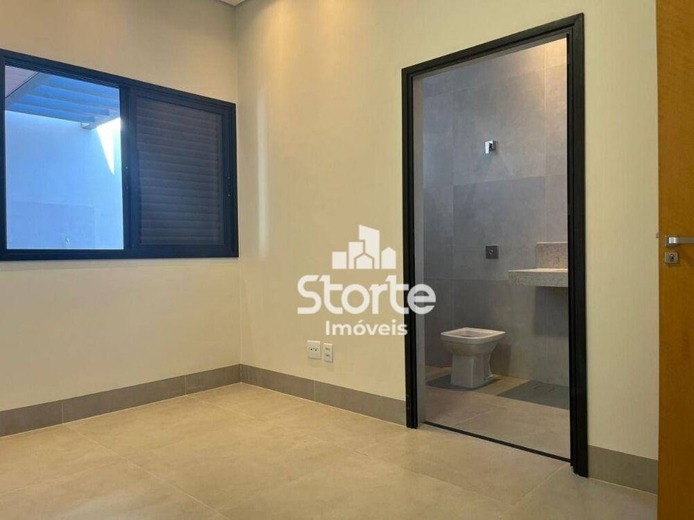 Casa à venda com 3 quartos, 210m² - Foto 3