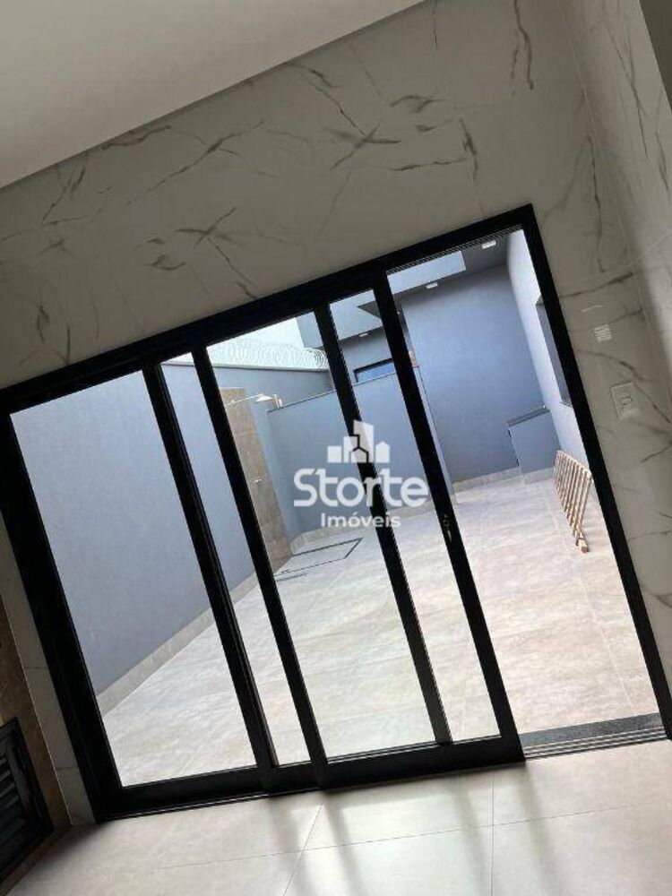 Casa, 3 quartos, 240 m² - Foto 2