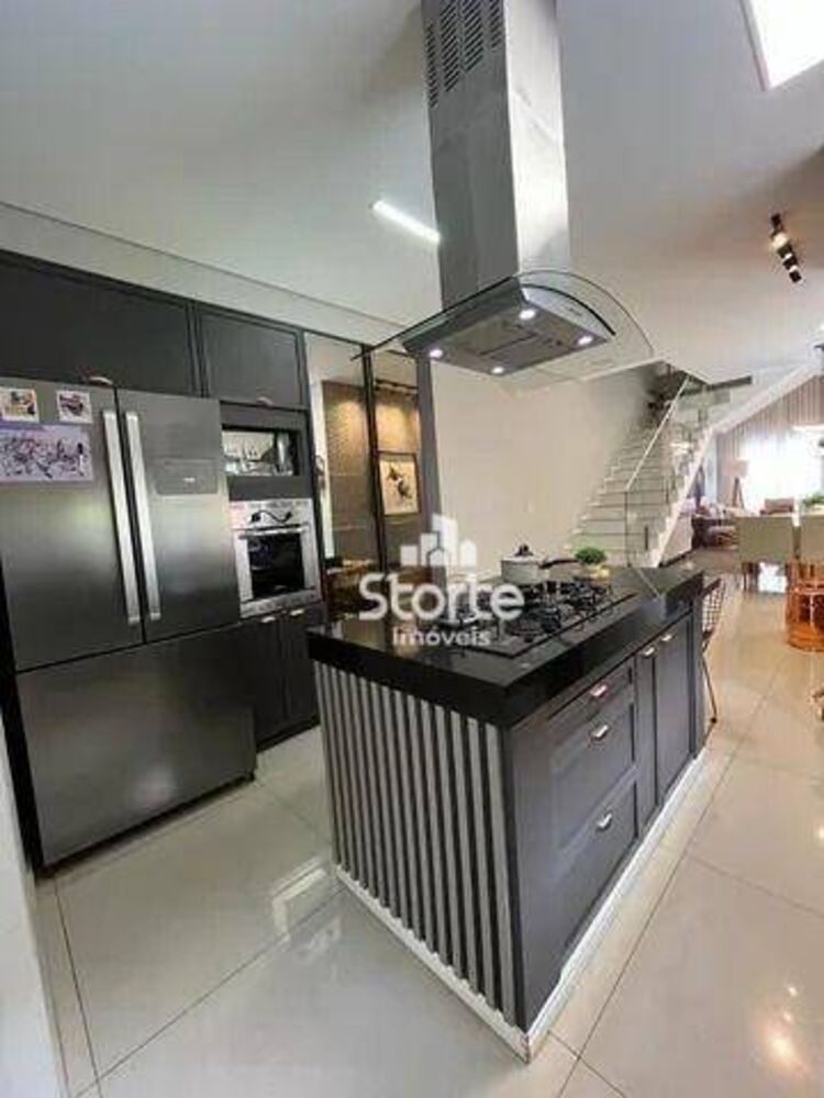 Casa, 3 quartos, 242 m² - Foto 2