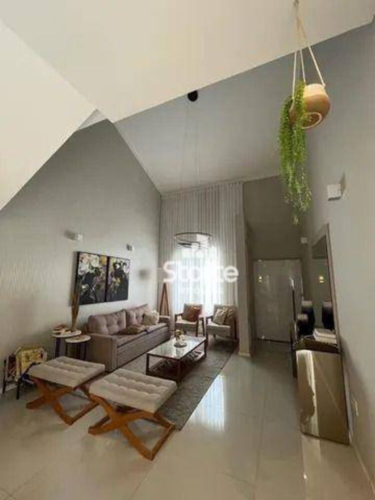 Casa, 3 quartos, 242 m² - Foto 1