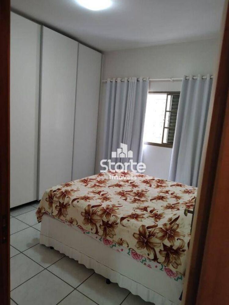 Casa, 3 quartos, 215 m² - Foto 1