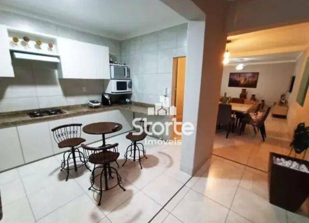 Casa, 3 quartos, 250 m² - Foto 3