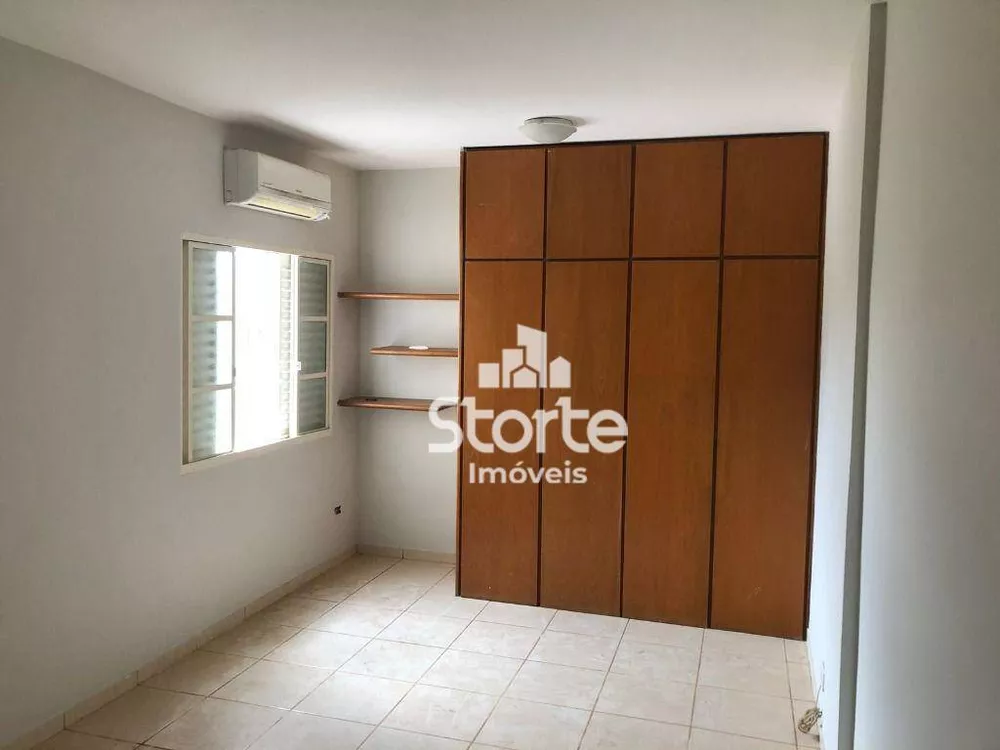 Casa, 3 quartos, 210 m² - Foto 3