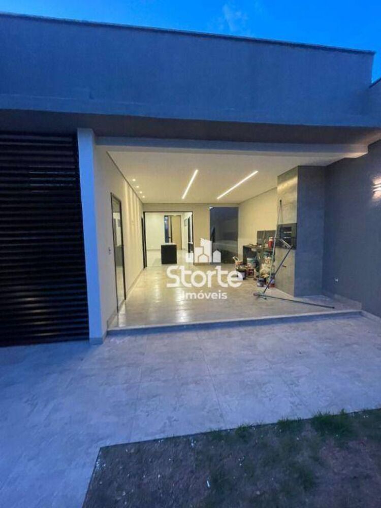 Casa à venda com 3 quartos, 153m² - Foto 1