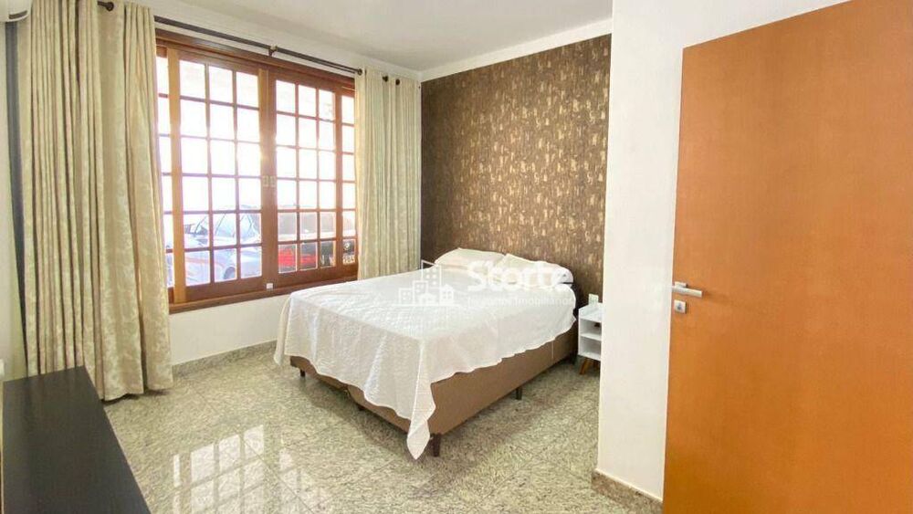 Casa à venda com 3 quartos, 210m² - Foto 3