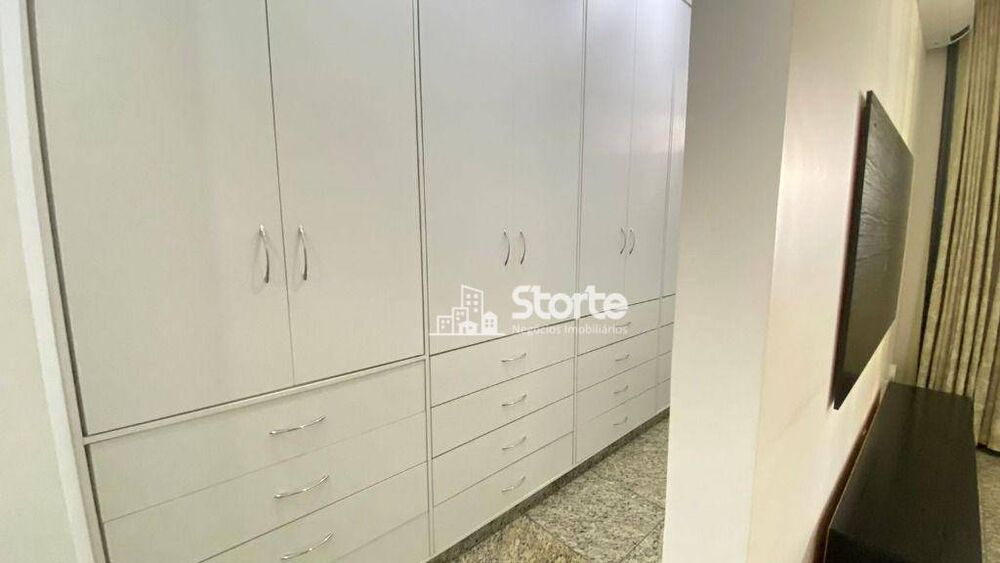 Casa à venda com 3 quartos, 210m² - Foto 4