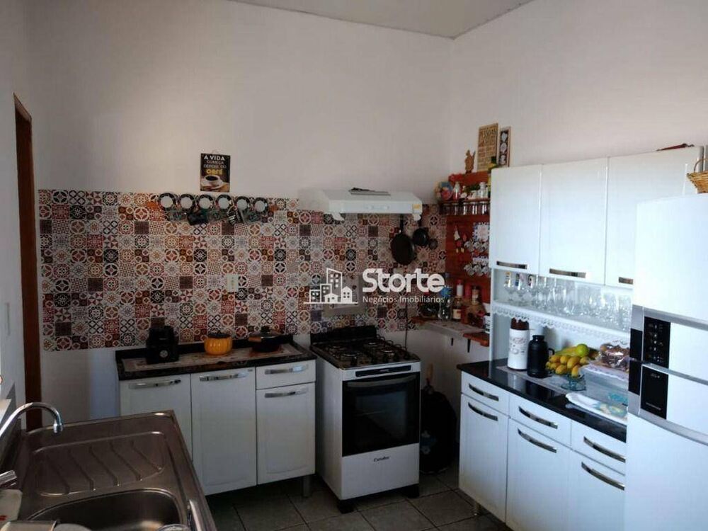 Casa, 3 quartos, 252 m² - Foto 1