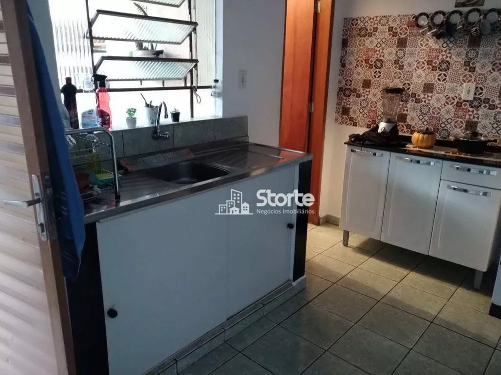 Casa, 3 quartos, 252 m² - Foto 29