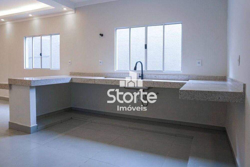 Casa, 3 quartos, 260 m² - Foto 1