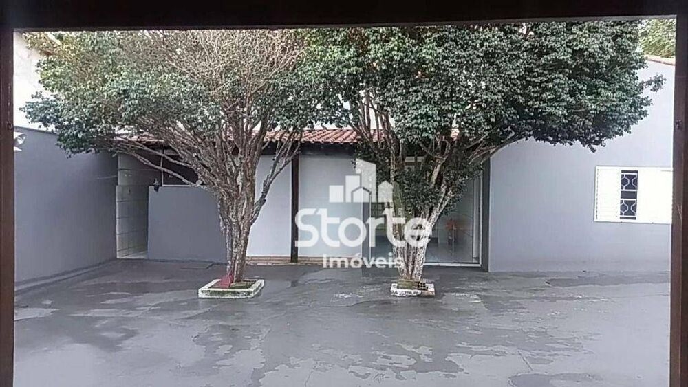 Casa, 3 quartos, 226 m² - Foto 2