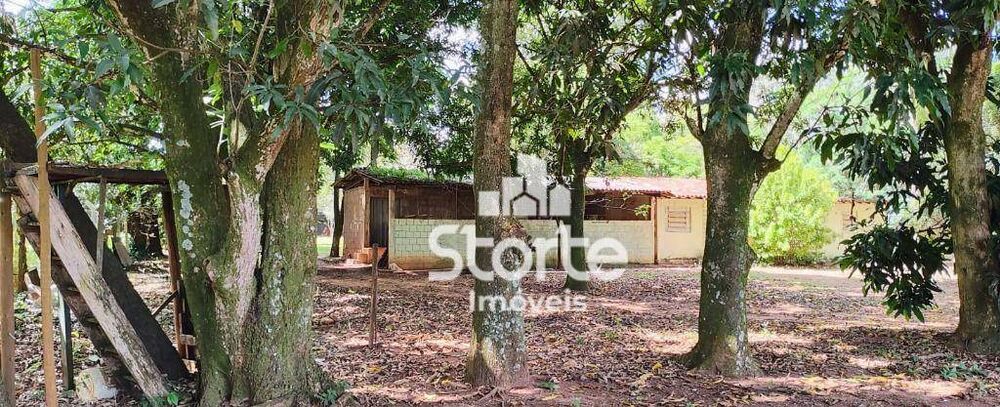 Chácara à venda com 4 quartos, 185m² - Foto 1