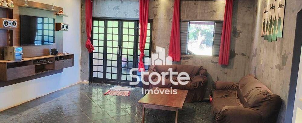 Chácara à venda com 4 quartos, 185m² - Foto 2