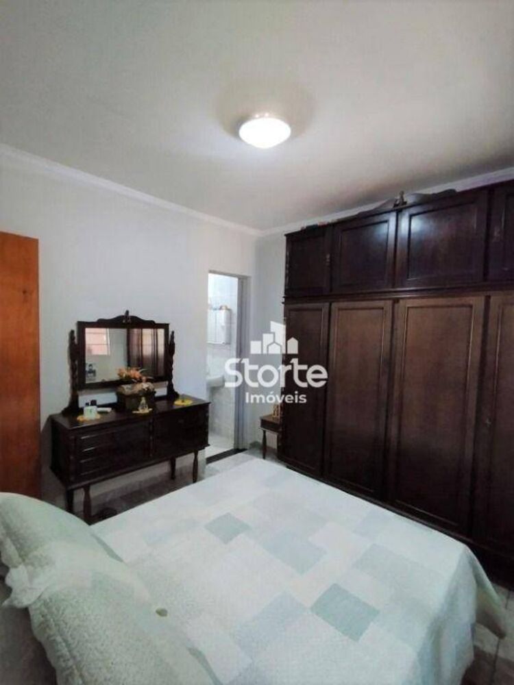 Casa, 3 quartos, 169 m² - Foto 1