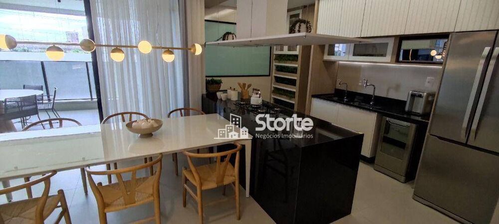 Apartamento, 3 quartos, 225 m² - Foto 2