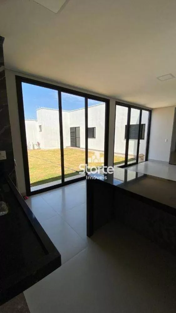 Casa à venda com 3 quartos, 167m² - Foto 4