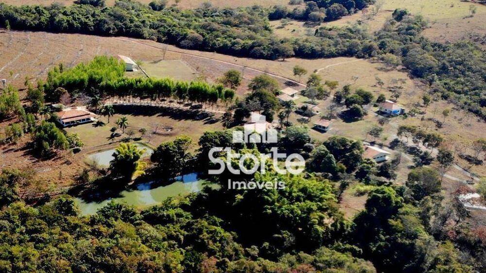 Fazenda à venda com 20 quartos, 2141m² - Foto 1