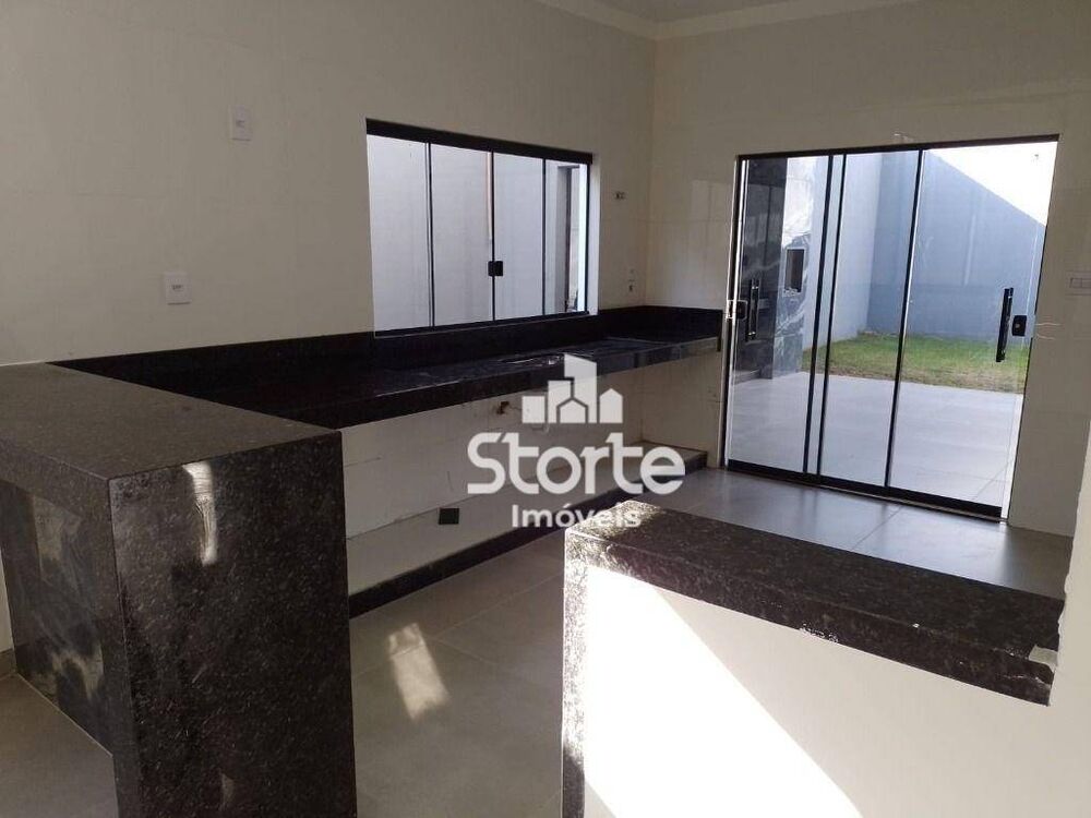 Casa à venda com 3 quartos, 180m² - Foto 1