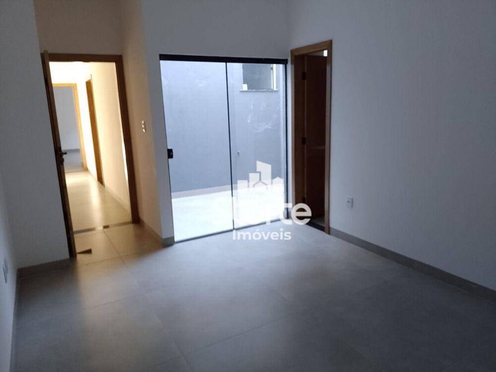 Casa à venda com 3 quartos, 180m² - Foto 2