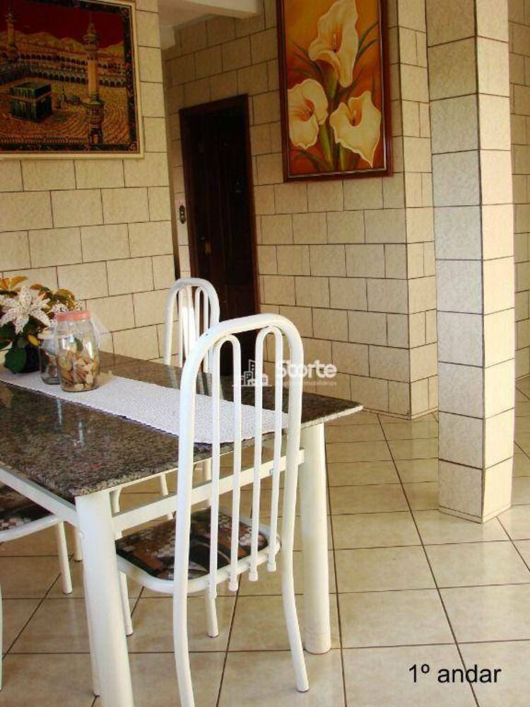 Casa, 2 quartos, 521 m² - Foto 1