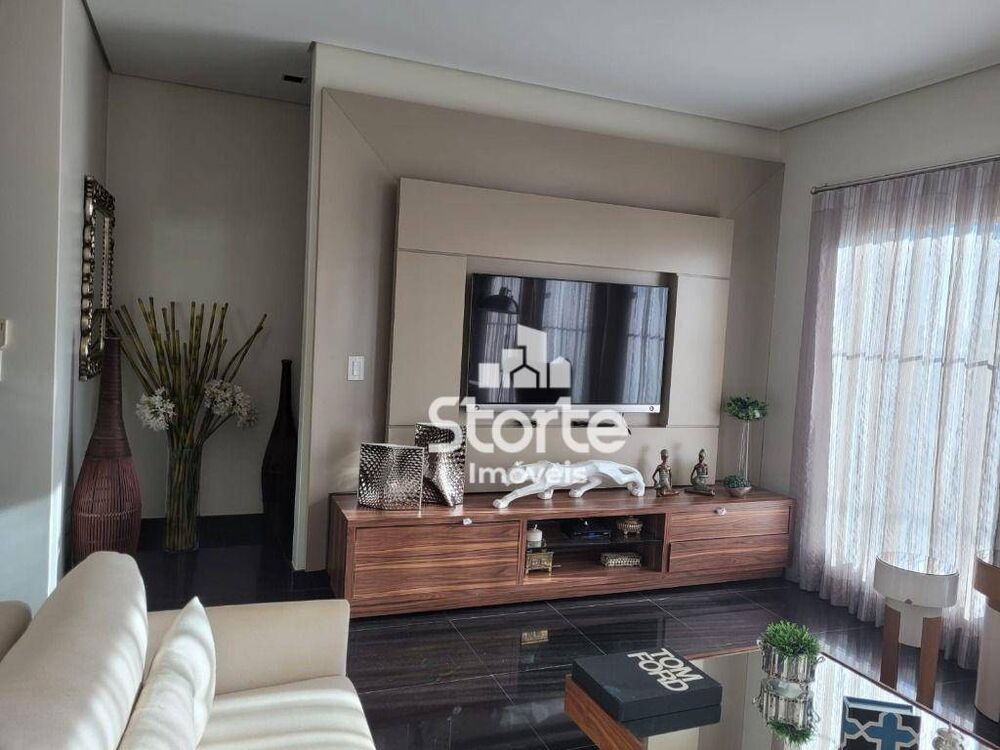 Casa, 4 quartos, 225 m² - Foto 1