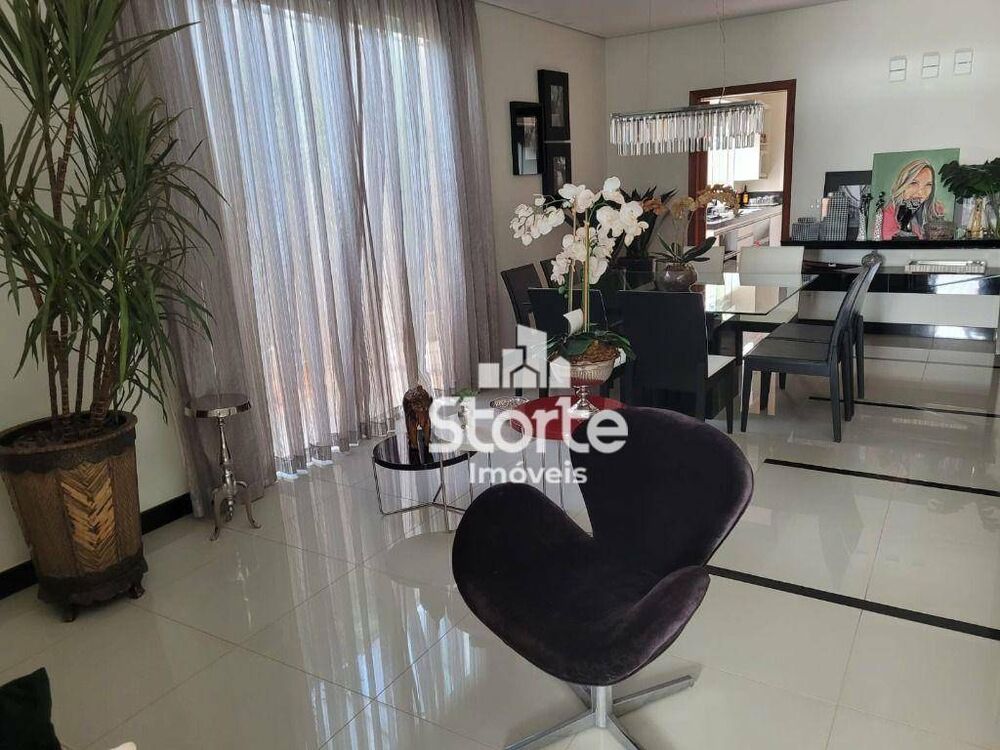 Casa, 4 quartos, 225 m² - Foto 3