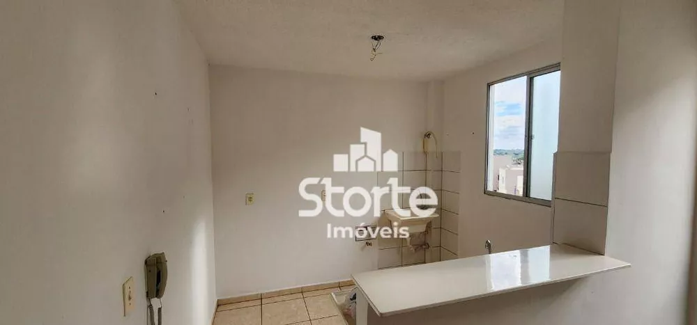 Apartamento à venda com 2 quartos, 42m² - Foto 2