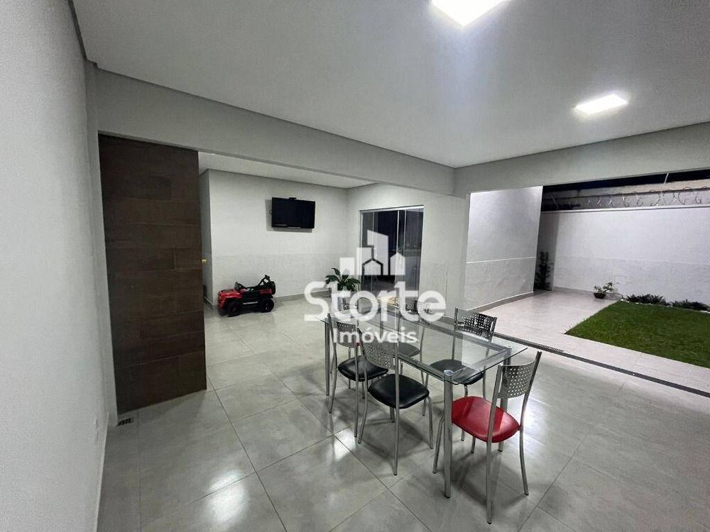 Casa, 3 quartos, 190 m² - Foto 1